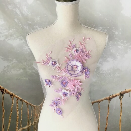 エレガントな立体的な花の刺繍チュールモチーフです 新体操 売却 送料0円 衣装モチーフ レオタードモチーフ チュールモチーフ バトンモチーフ 花模様 チュールモチーフレース 材料 素材 装飾 パープル 衣装装飾 ピンク